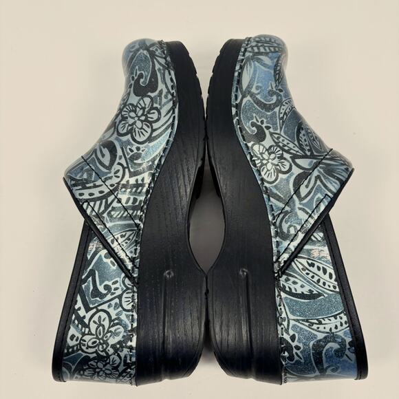 Dansko Professional Clogs 39 / 8.5 - 9 Denim Floral Patent Leather Nursing Shoes - Picture 3 of 12
